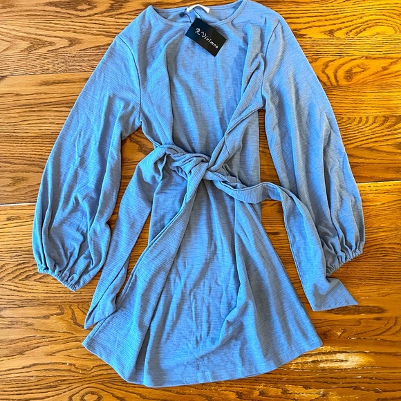 • FRONT TIE DRESS • - Picture 1 of 2